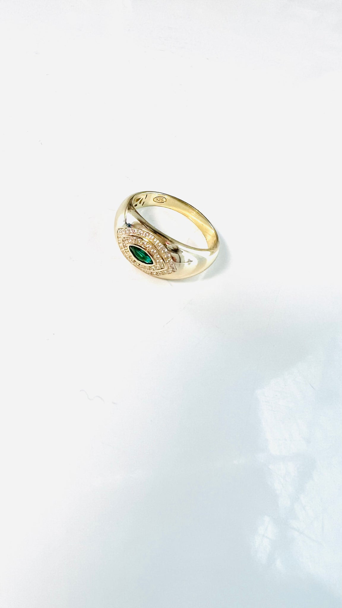 Mati Emerald Gold Band